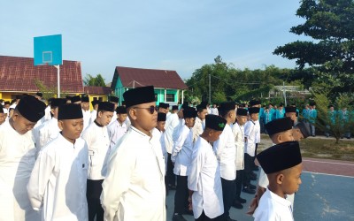 MATAMUDA M. Basiuni Imran Sambas: Membangun Semangat dan Karakter Peserta Didik Baru